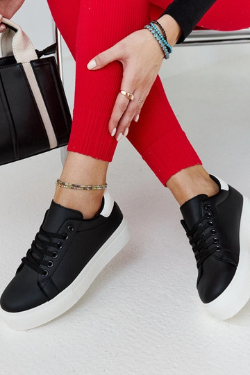 Schwarz-weiße Sneaker mit... 2