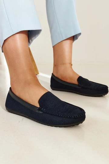 Marineblaue Stoff-Loafer...