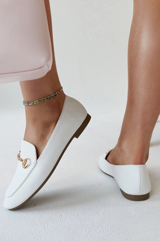 Weiße Mokassins mit Erminia-Schnalle Weiße Mokassins mit Erminia-Schnalle