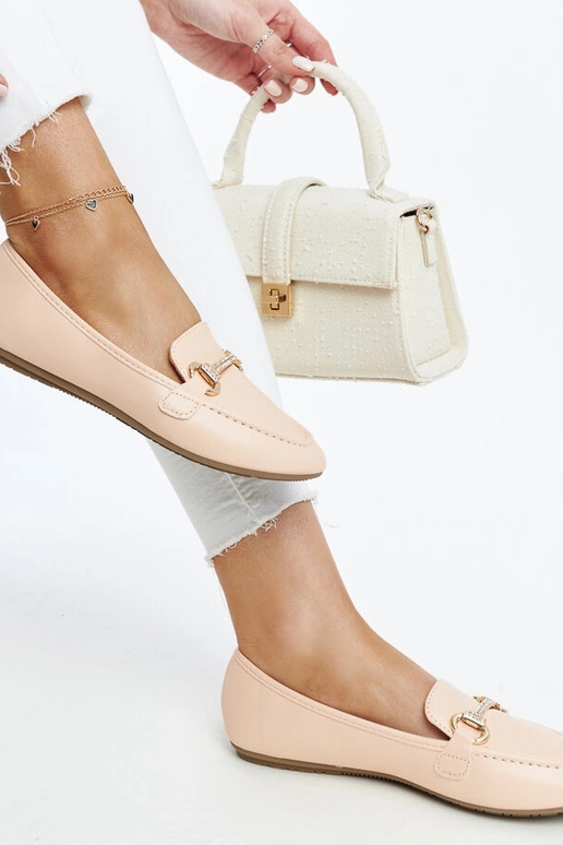 Beige Loafer mit dekorativer Schnalle... Beige Loafer mit dekorativer Schnalle...