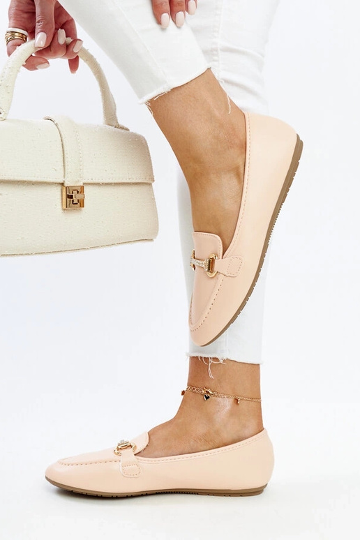 Beige Loafer mit dekorativer Schnalle... Beige Loafer mit dekorativer Schnalle...