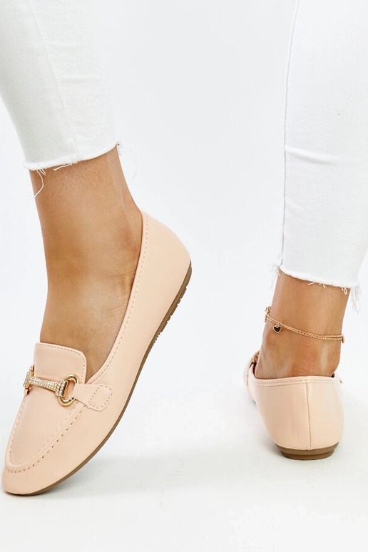 Beige Loafer mit dekorativer Schnalle... Beige Loafer mit dekorativer Schnalle...
