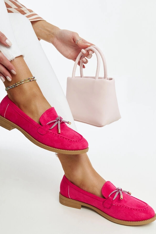 Dunkelrose Mokassins mit dekorativem... Dunkelrose Mokassins mit dekorativem...