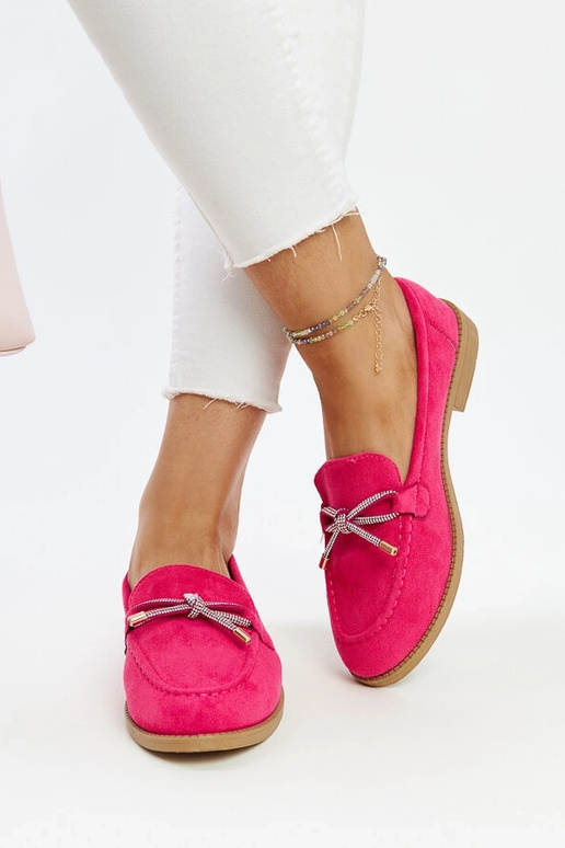 Dunkelrose Mokassins mit dekorativem... Dunkelrose Mokassins mit dekorativem...