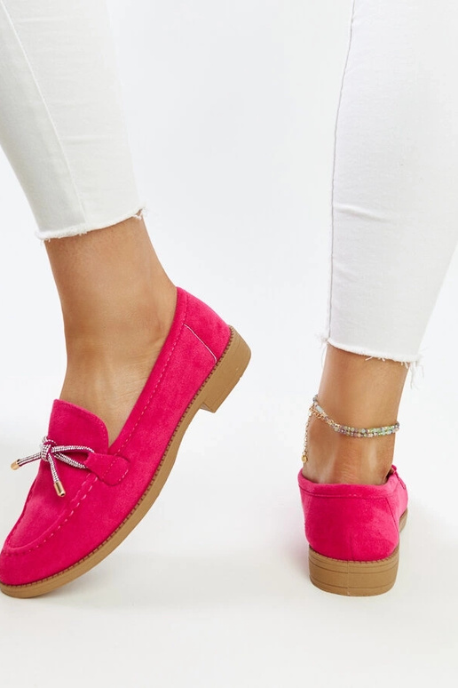 Dunkelrose Mokassins mit dekorativem... Dunkelrose Mokassins mit dekorativem...