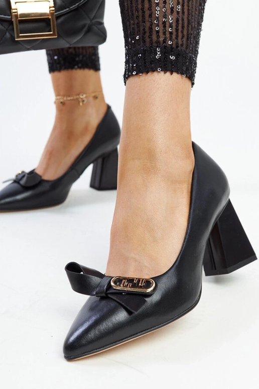 Schwarze Pumps mit Blockabsatz... Schwarze Pumps mit Blockabsatz...