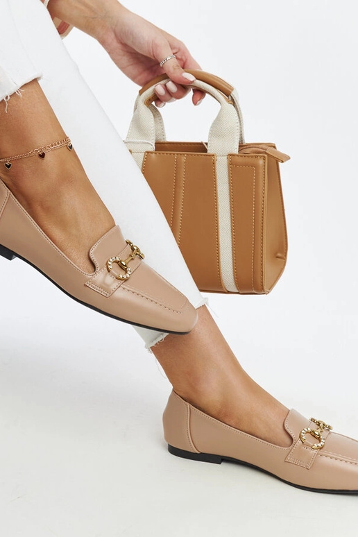 Beige Mokassins mit Areebah-Schnalle Beige Mokassins mit Areebah-Schnalle