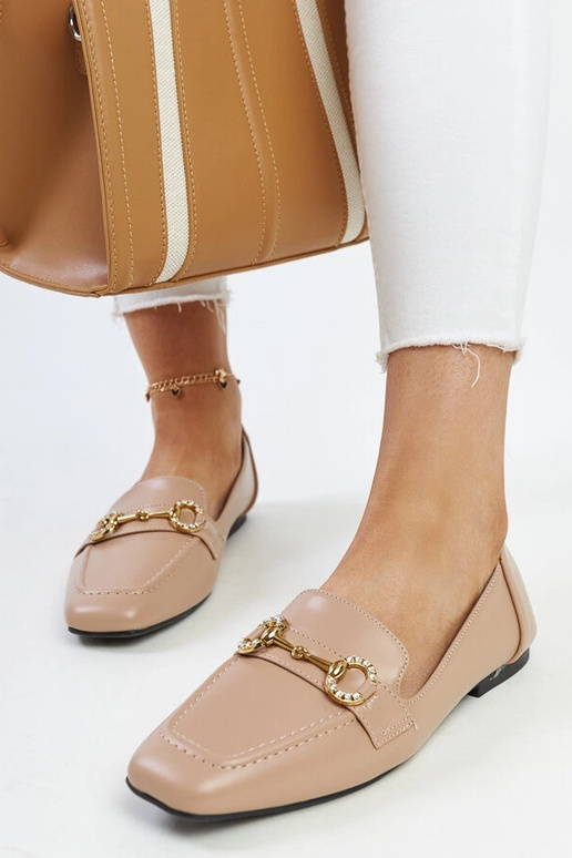 Beige Mokassins mit Areebah-Schnalle Beige Mokassins mit Areebah-Schnalle