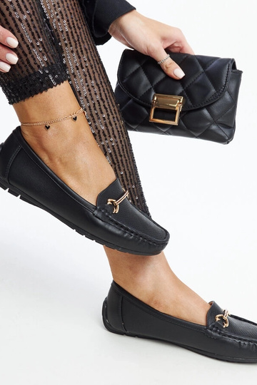 Schwarze Loafer mit dekorativer Schnalle Adila 2