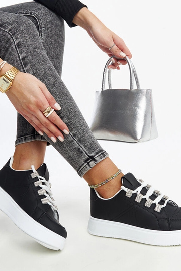 Schwarze Sneaker mit dicker... 2