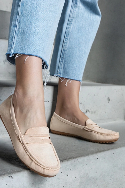 Sandfarbene Mokassins aus...