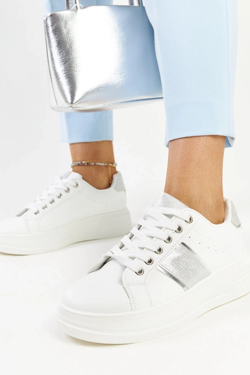 Weiß-silberne Sneaker mit dicker... Weiß-silberne Sneaker mit dicker...