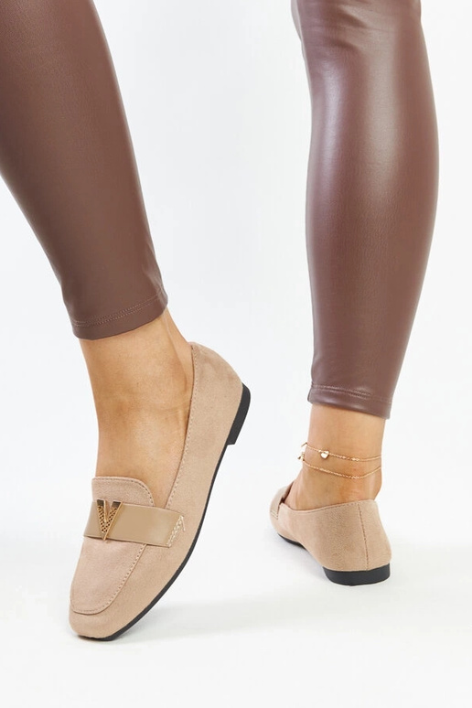 Braune Mokassins mit Namal-Dekoration