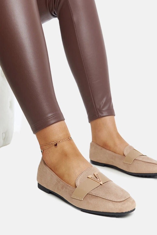 Braune Mokassins mit Namal-Dekoration