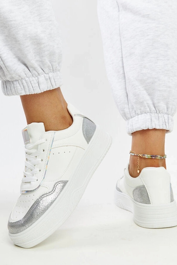 Weiße und silberne Sneaker... 2