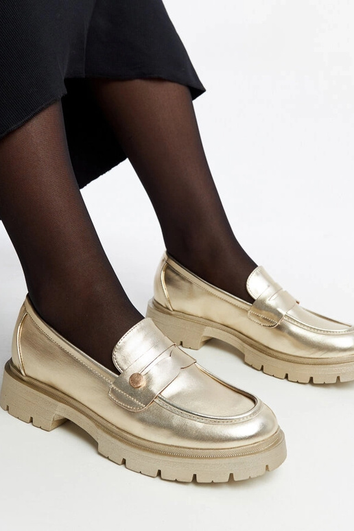Goldene Mokassins aus Kunstleder...