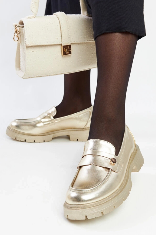 Goldene Mokassins aus Kunstleder...