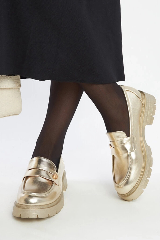 Goldene Mokassins aus Kunstleder...