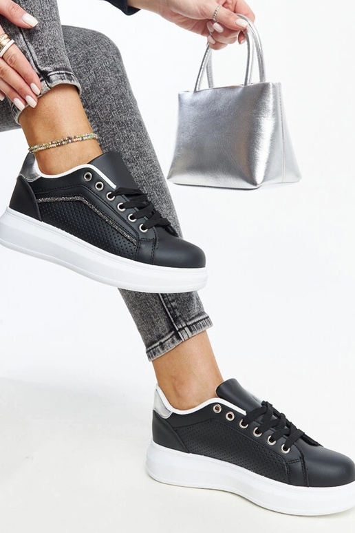 Schwarze Sneakers mit dekorativen...