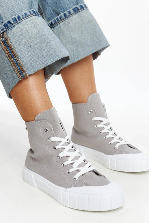 Graue hohe Turnschuhe Vinka Graue hohe Turnschuhe Vinka