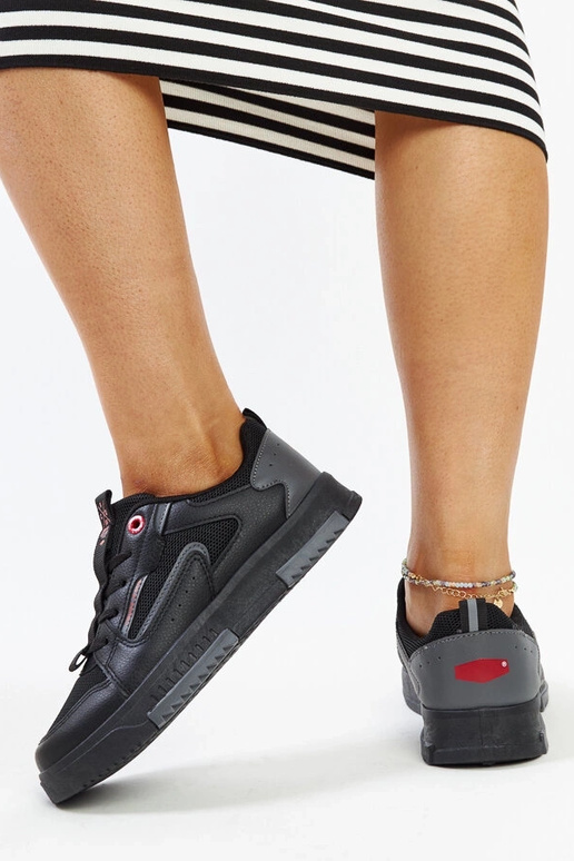 Schwarze und graue Damen-Sneakers... Schwarze und graue Damen-Sneakers...