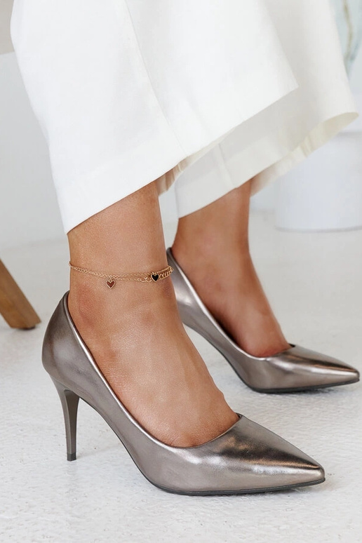 Graue metallische Pumps mit... Graue metallische Pumps mit...