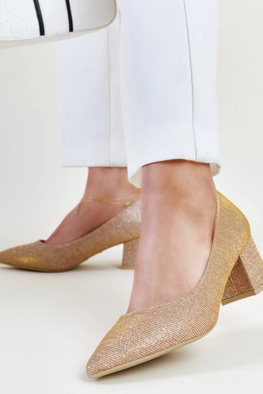 Rosa Glitzerpumps mit Blockabsatz von... Rosa Glitzerpumps mit Blockabsatz von...