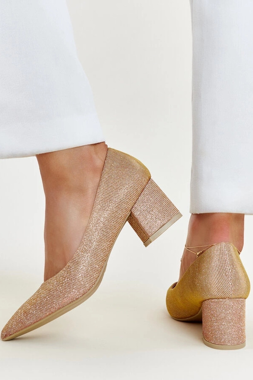 Rosa Glitzerpumps mit Blockabsatz von... Rosa Glitzerpumps mit Blockabsatz von...