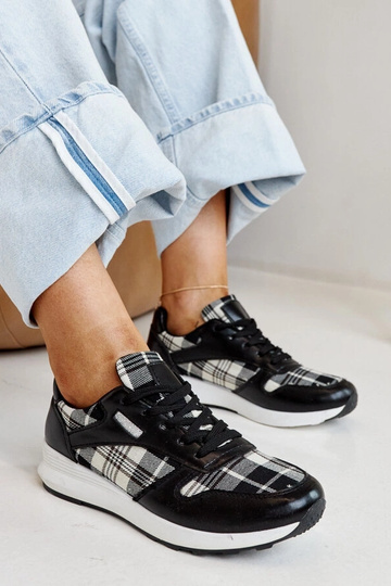 Afifah – Schwarze, karierte Sneaker 2
