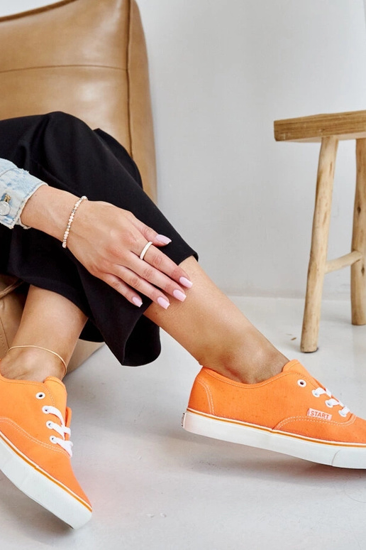 Orangefarbene klassische Erla-Sneaker Orangefarbene klassische Erla-Sneaker