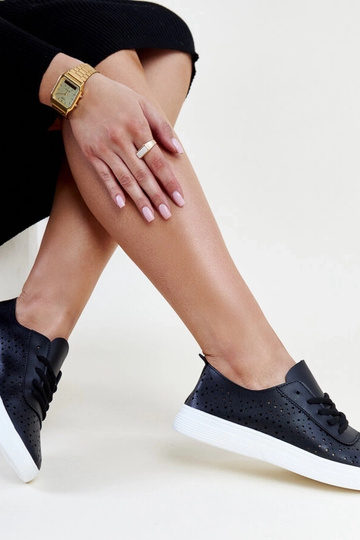Schwarze Manoek-Sneakers mit Durchbruchmuster 2