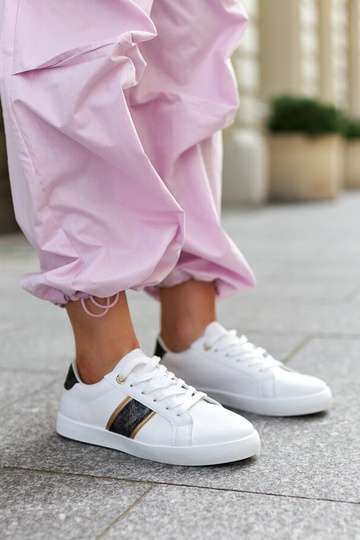 Weiße Sneakers mit...