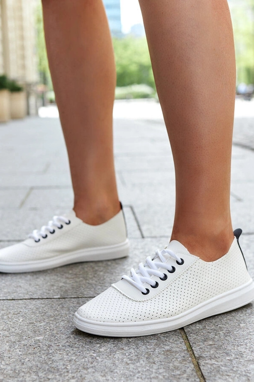 Weiße durchbrochene Katinka-Sneaker