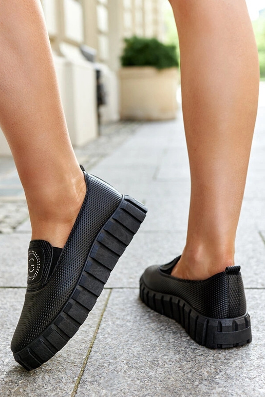 Schwarze Halbstiefel mit massiver... Schwarze Halbstiefel mit massiver...