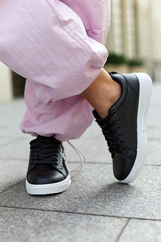 Schwarze Sneaker aus Ökoleder Brecht