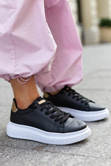 Schwarze Sneaker mit dicker... 2