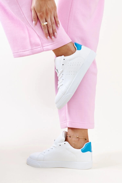 Weiße und blaue Akila-Sneakers