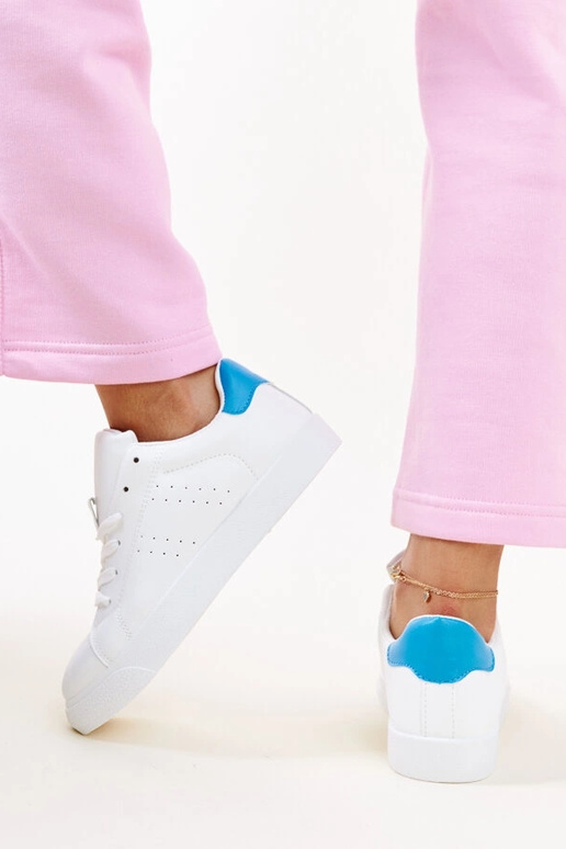 Weiße und blaue Akila-Sneakers