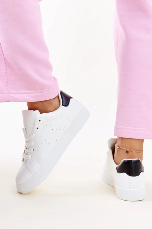 Schwarze und weiße Sneaker „Akila“ Schwarze und weiße Sneaker „Akila“