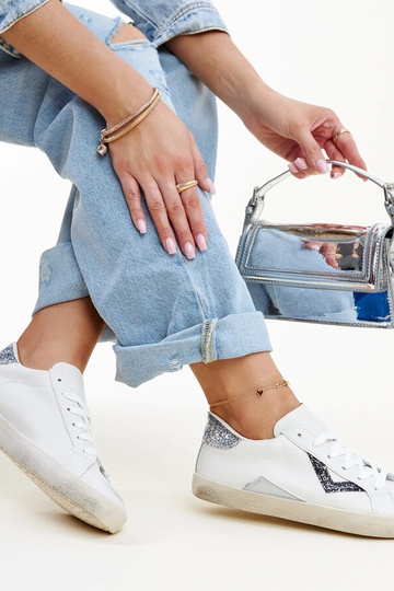 Weiße Sneakers mit „Used-Look“ Gombola
