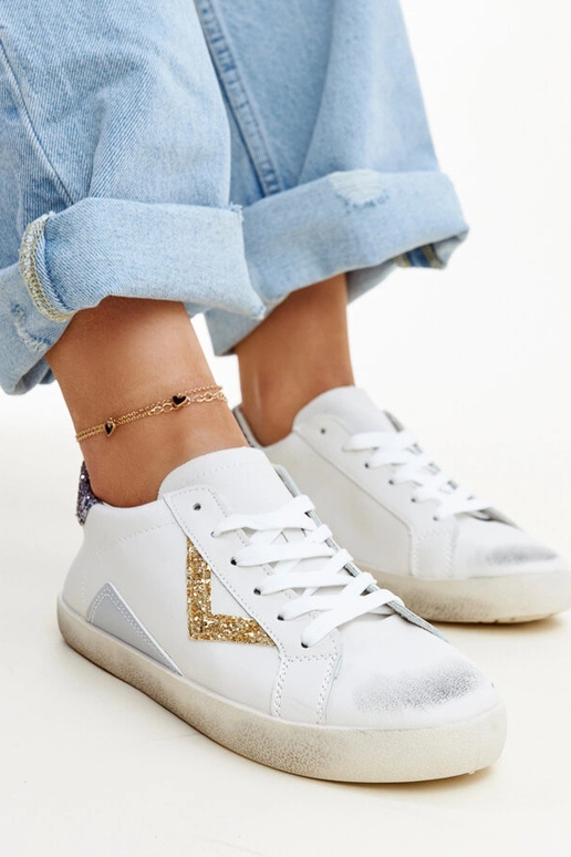 Weiße Sneaker mit „Worn“-Effekt von...