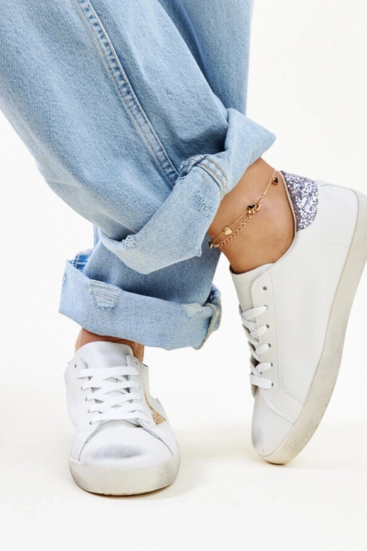 Weiße Sneaker mit „Worn“-Effekt von...