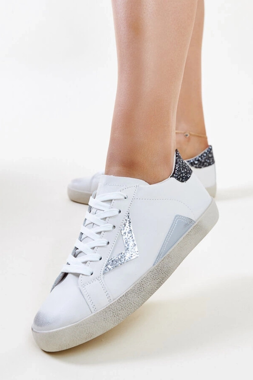 Weiße Sneaker mit „Worn“-Effekt von...