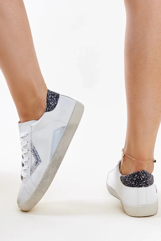 Weiße Sneaker mit „Worn“-Effekt von...