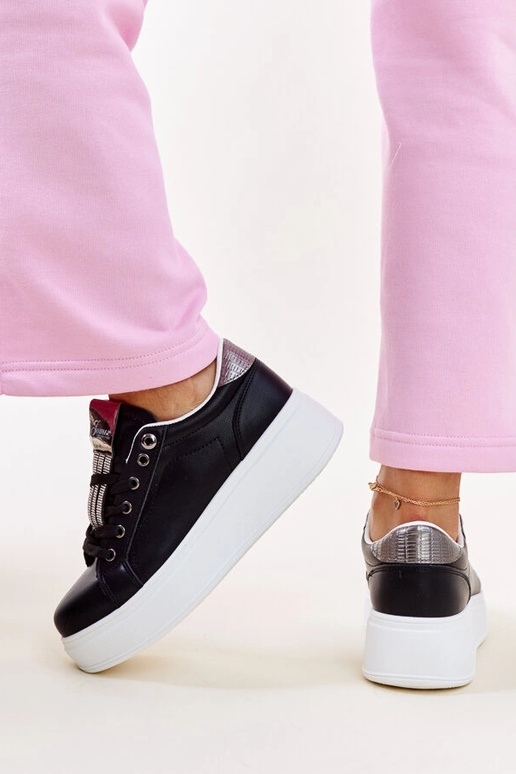 Schwarze und silberne Sneakers mit...