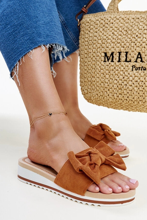 Mikhailas braune Flip-Flops mit... Mikhailas braune Flip-Flops mit...