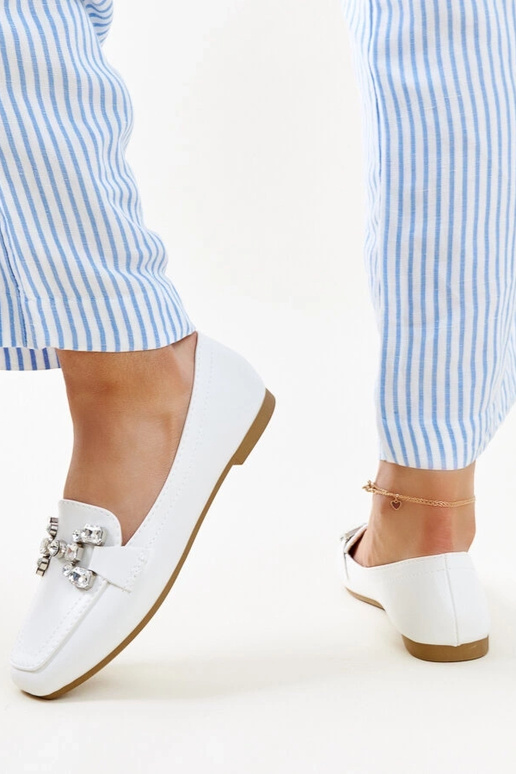 Weiße Loafer mit Zirkonia-Schnalle Mali Weiße Loafer mit Zirkonia-Schnalle Mali