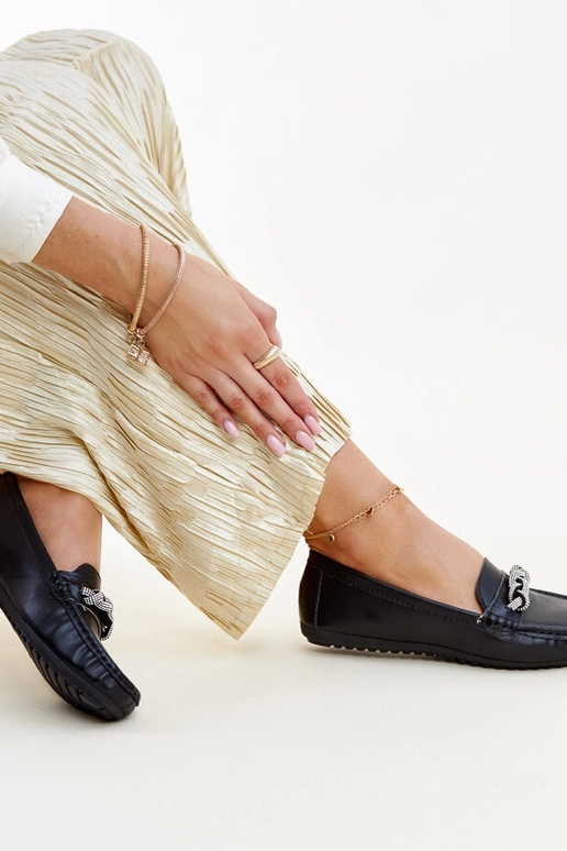 Schwarze Mokassins mit Strasssteinen... Schwarze Mokassins mit Strasssteinen...