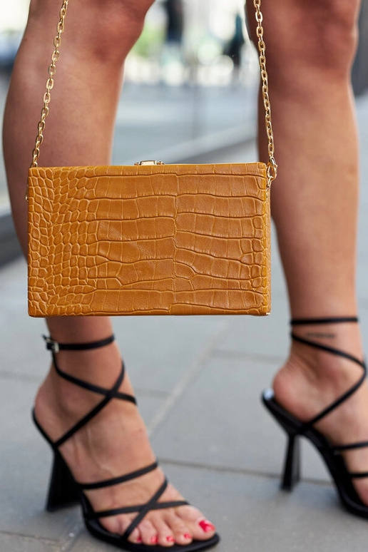 Gelbe „Trunk“-Tasche an einer Kette...