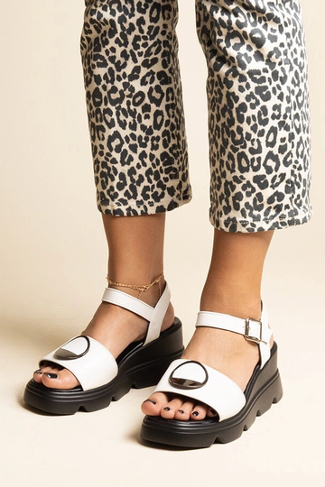 Weiße Keilsandalen... 2